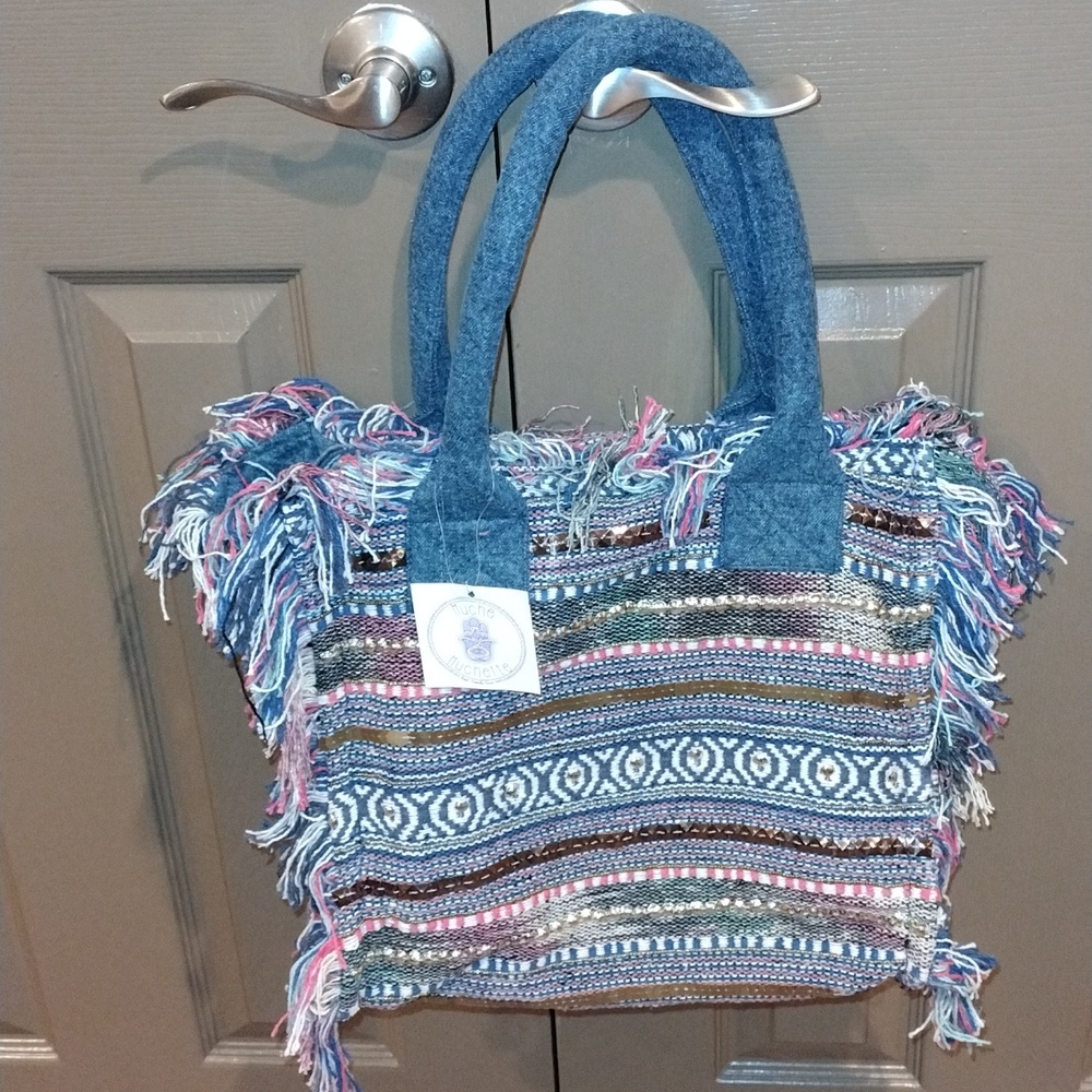 NWT! Woman's tote - Picture 4 of 4